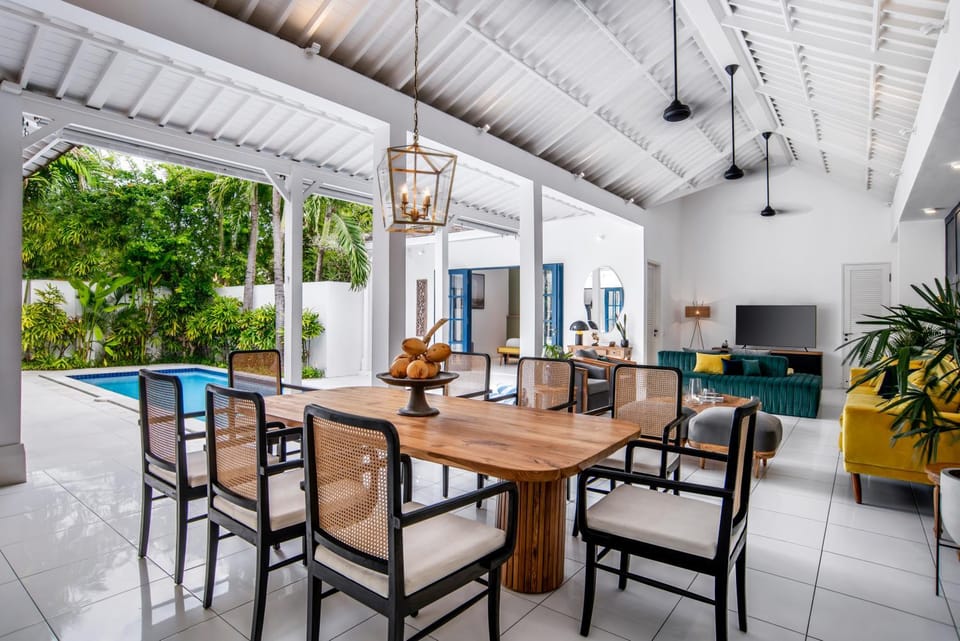 Seating area, Dining area, kitchen