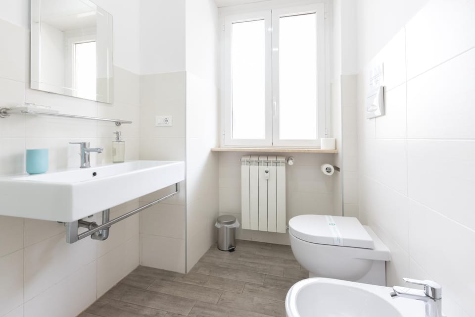 Bathroom, bidet, internet