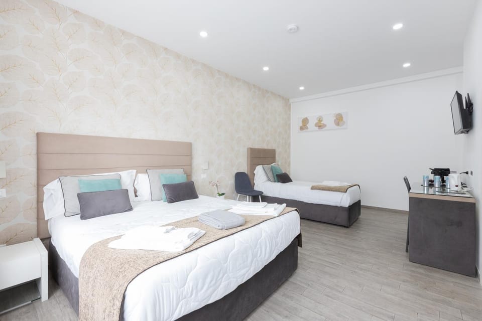 Bed, People, View (from property/room), Food and drinks, Photo of the whole room, Decorative detail, Bedroom, Guests, children, young children, older children, group of guests, Family, internet, locker, safe, towels, wedding, air conditioner