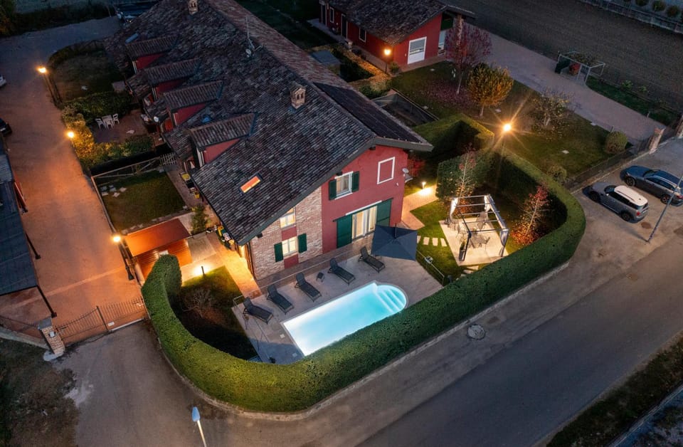 Property building, Bird's eye view, Swimming pool