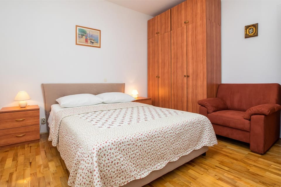 Apartment Olivera Apartment in Okrug Gornji