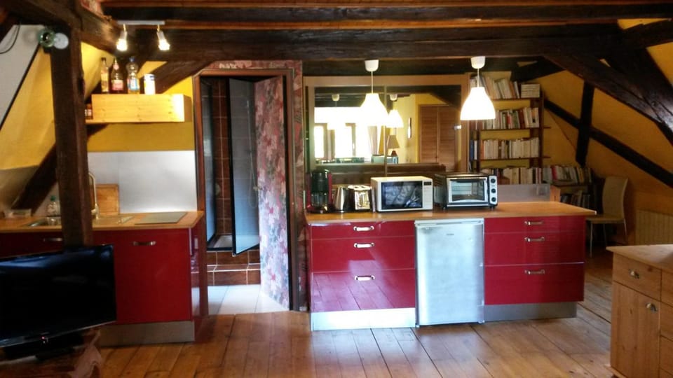 Kitchen or kitchenette