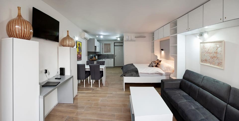 Day, TV and multimedia, Coffee/tea facilities, Kitchen or kitchenette, Living room, Seating area, Dining area, Bedroom, Autumn, On site