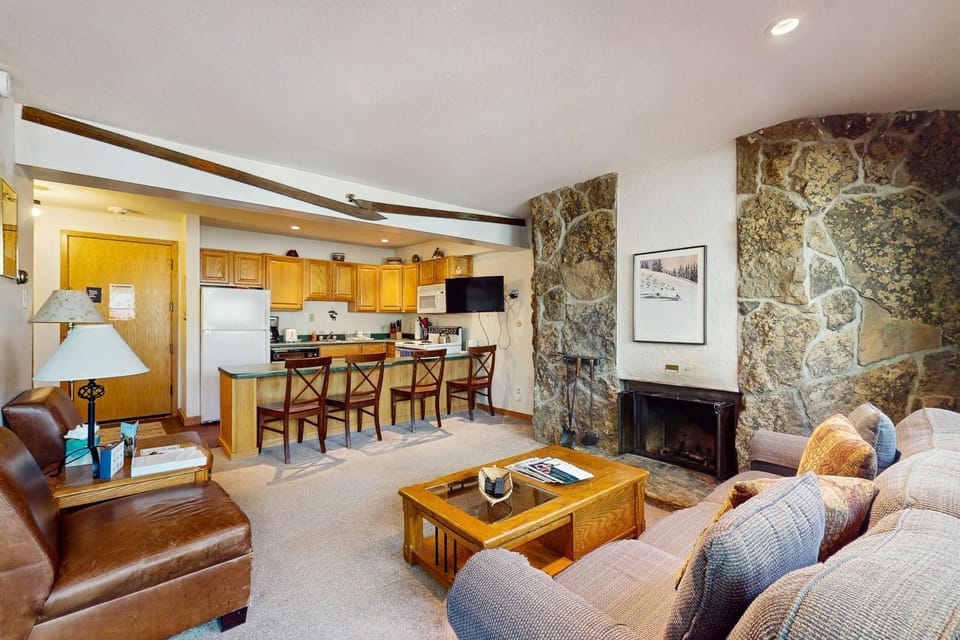Cozy Slopeside Condo Apartment in Snowmass Village