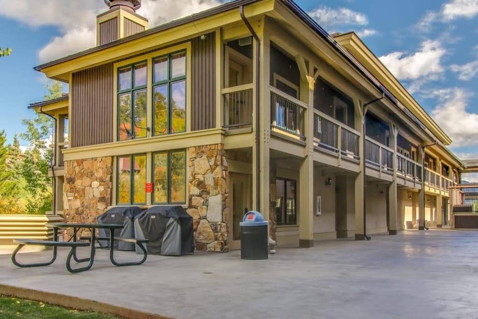 Romance at Riverbends' Snowflake Lift Apartment in Breckenridge