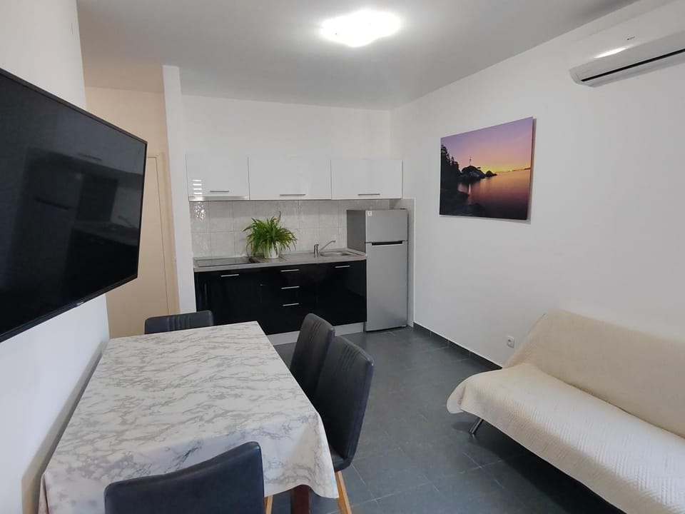 TV and multimedia, Kitchen or kitchenette, Seating area, Dining area
