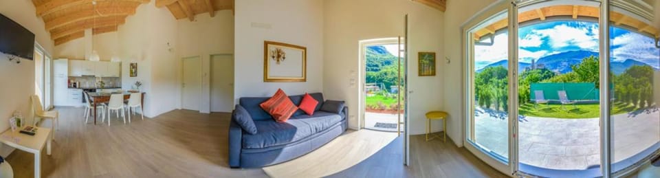 Garden, Living room, Dining area