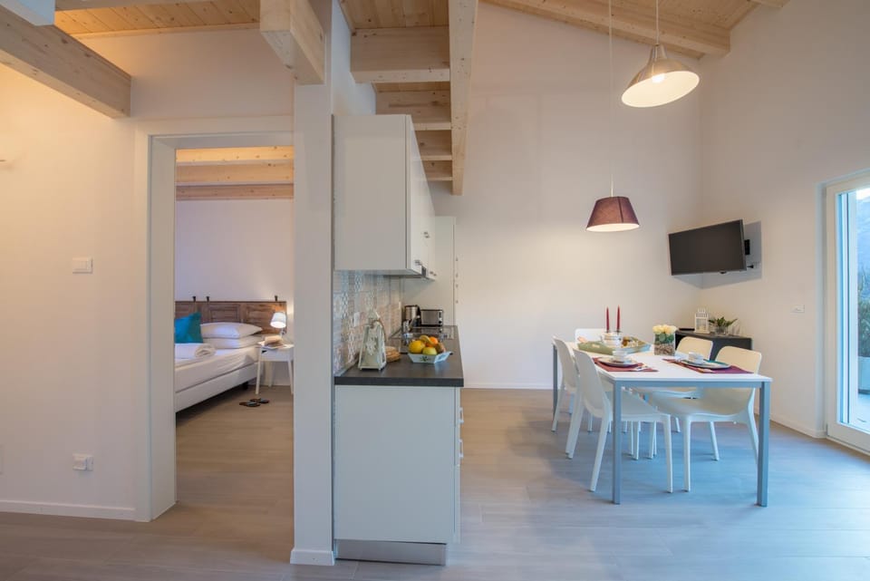 Kitchen or kitchenette, Dining area, Bedroom