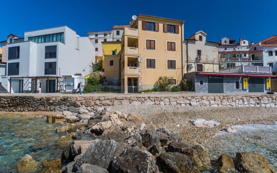 Property building, Natural landscape, Garden, Balcony/Terrace, Sea view