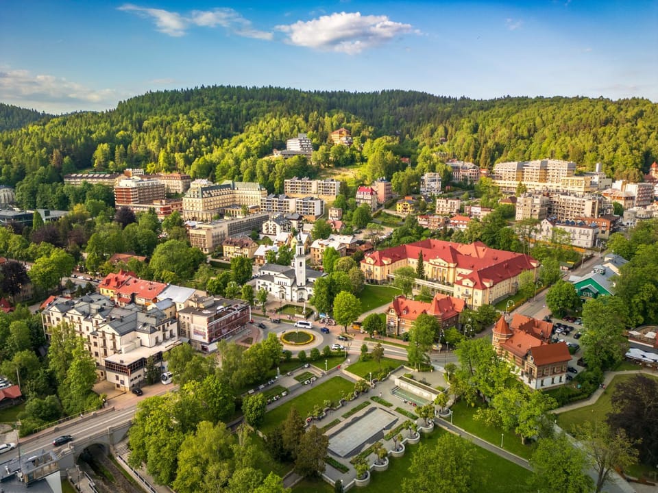 Property building, Nearby landmark, Spring, Day, Neighbourhood, Natural landscape, Bird's eye view, City view, Location