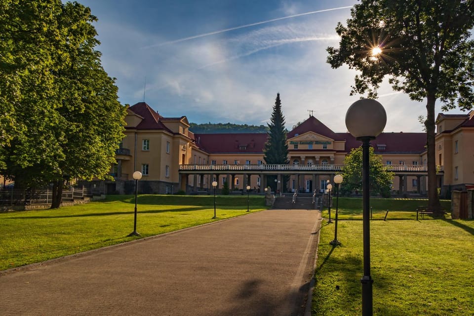 Property building, Day, Natural landscape, Landmark view