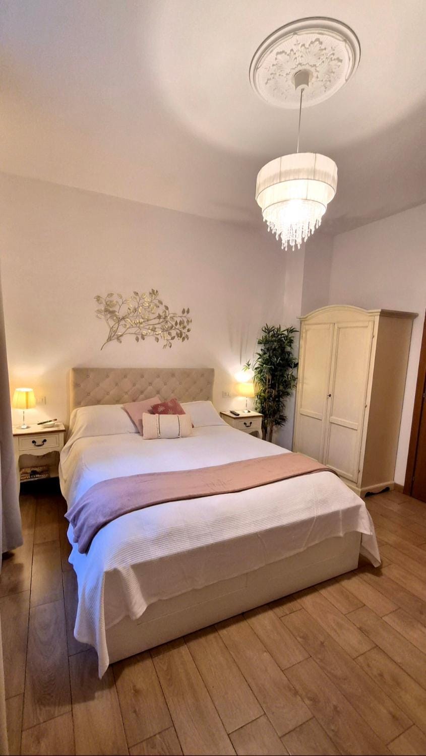 Photo of the whole room, Decorative detail, Breakfast, heating, internet, wardrobe, air conditioner