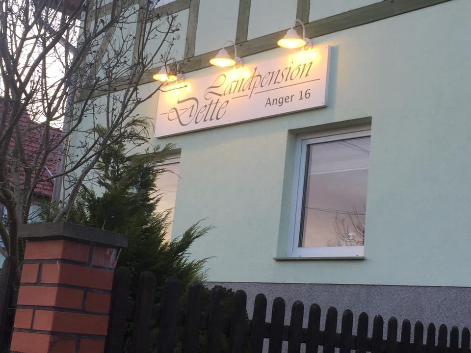 Property building, Time of day