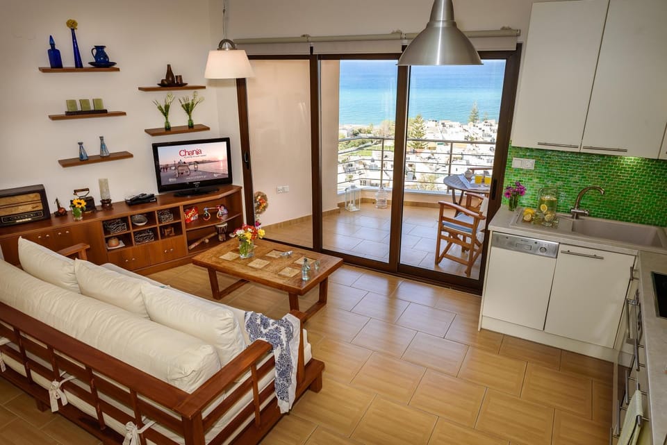 Bed, TV and multimedia, Living room, Sea view