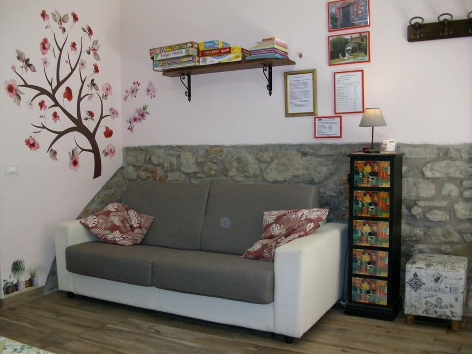 View (from property/room), Other, Area and facilities, Meals, furniture, heating, internet, pet friendly