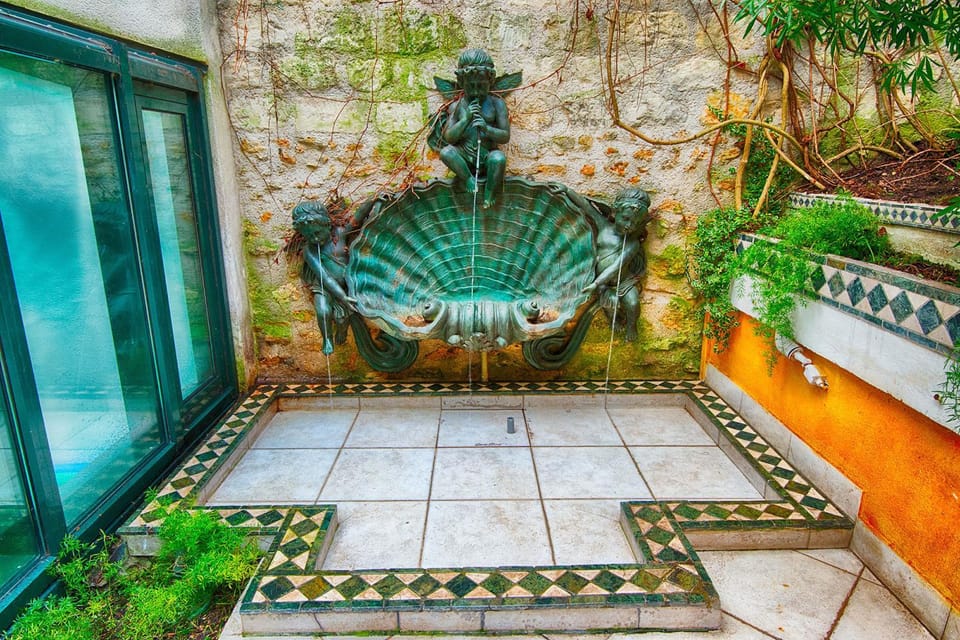 Patio, People, People, Garden, Decorative detail, On site, Landmark view, Family, Family