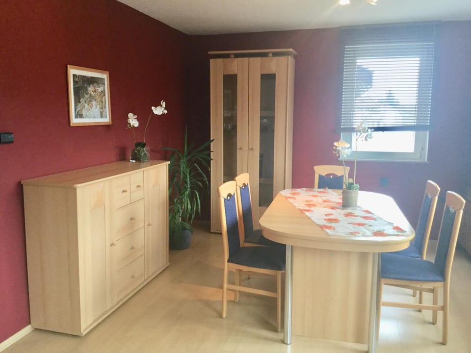 Living room, Photo of the whole room, Dining area