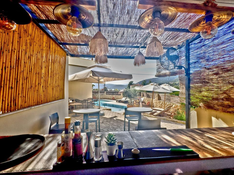 Restaurant/places to eat, Swimming pool