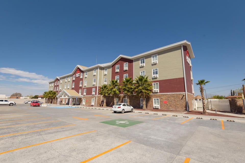 Off site, Lobby or reception, Logo/Certificate/Sign, Parking
