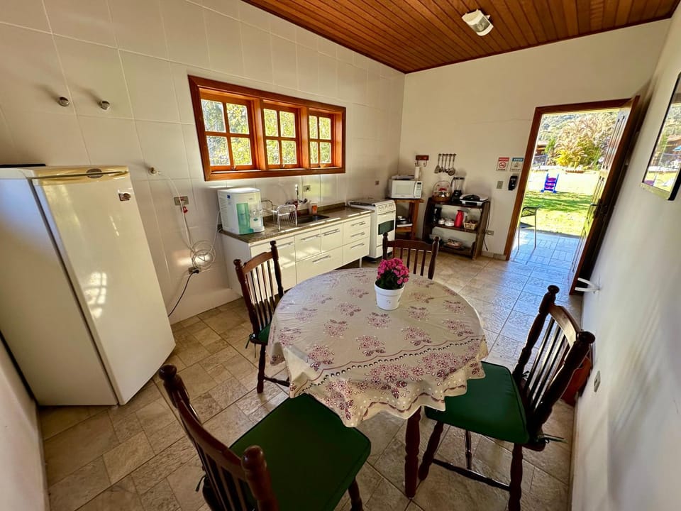 Kitchen or kitchenette, Dining area, Communal kitchen