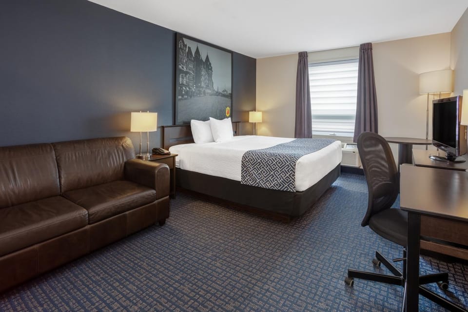 Super 8 by Wyndham Lachenaie/Terrebonne Hotel in Terrebonne