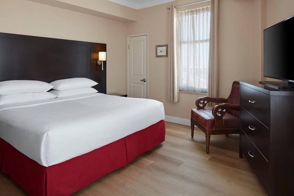 Bed, TV and multimedia, Bedroom