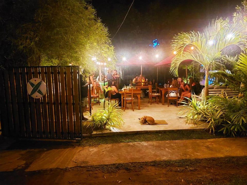 Restaurant/places to eat, Night