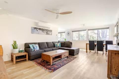 Kookaburra Retreat House in Sydney