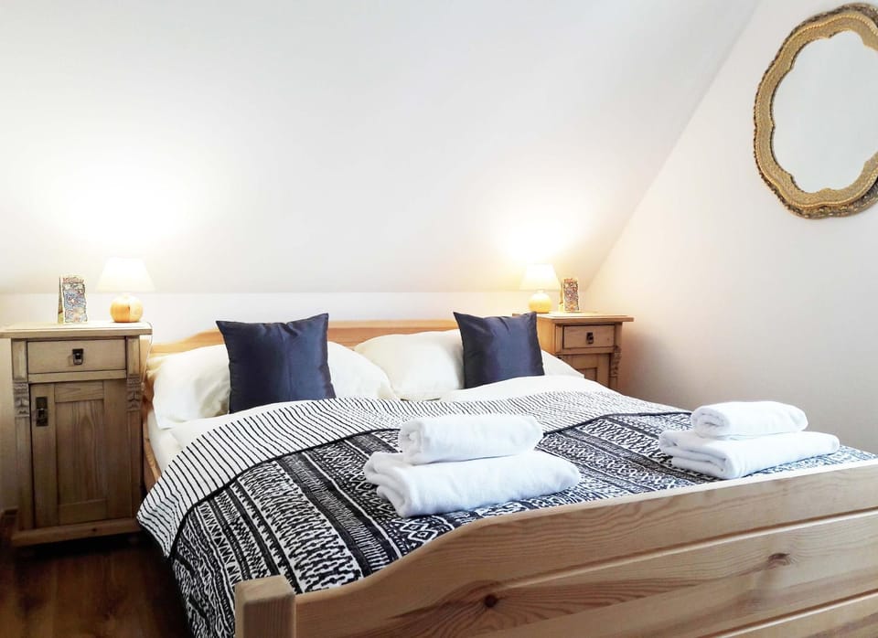 Bedroom, bunk bed