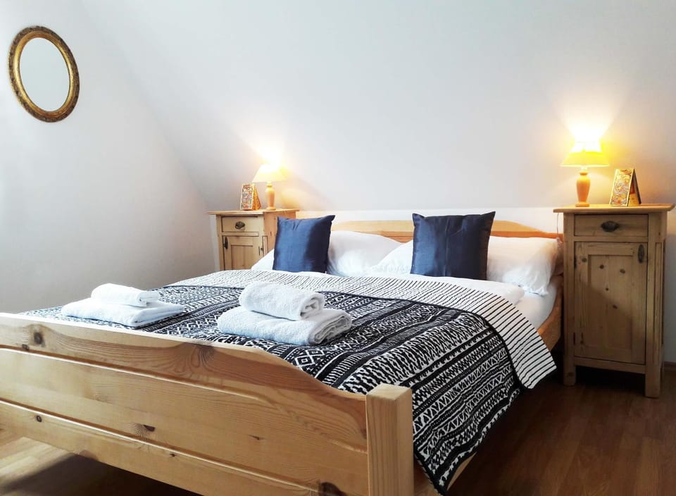 Bedroom, bunk bed