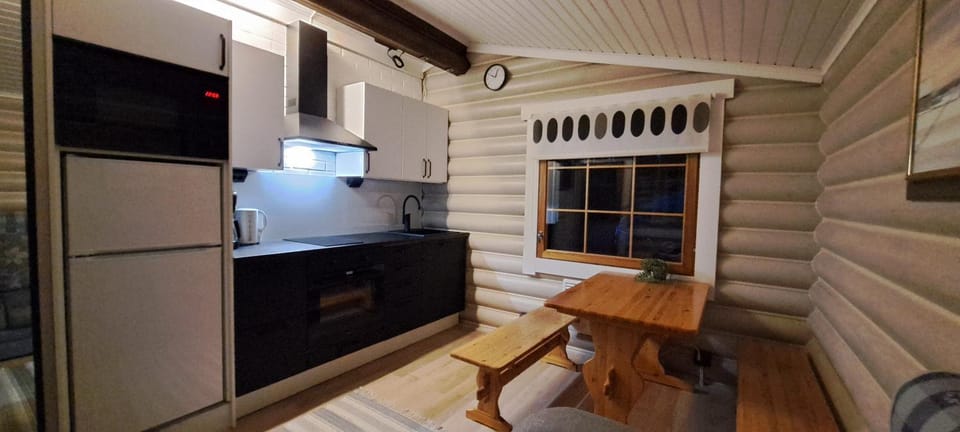 Dining area, pet friendly, stove