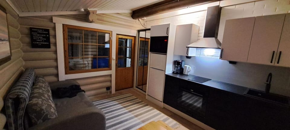 Hirsimökki ja makuuaitta Campground/ 
RV Resort in Finland