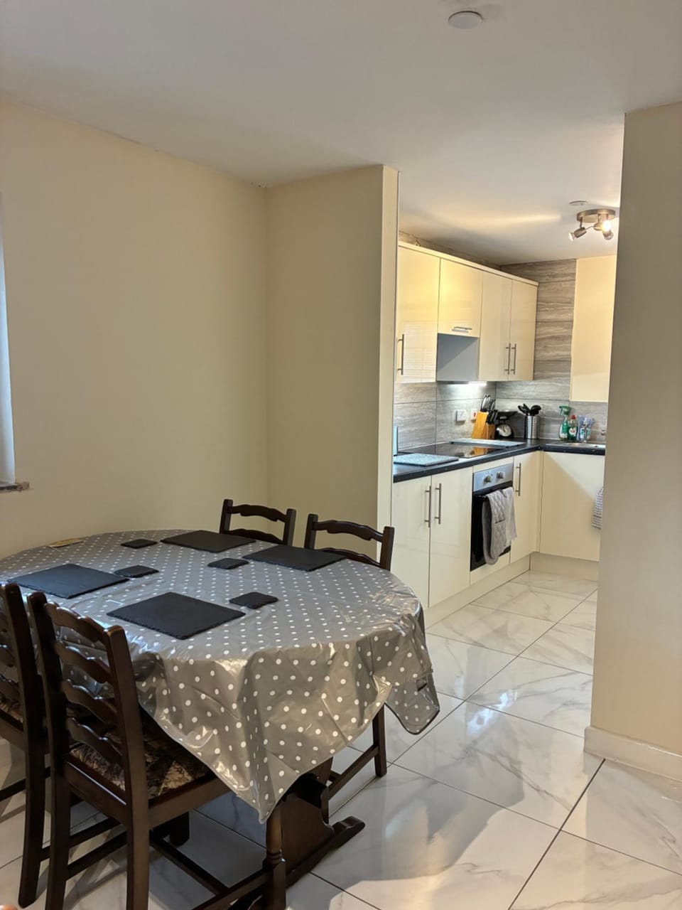 Castell Cottages Central with Parking House in Wales