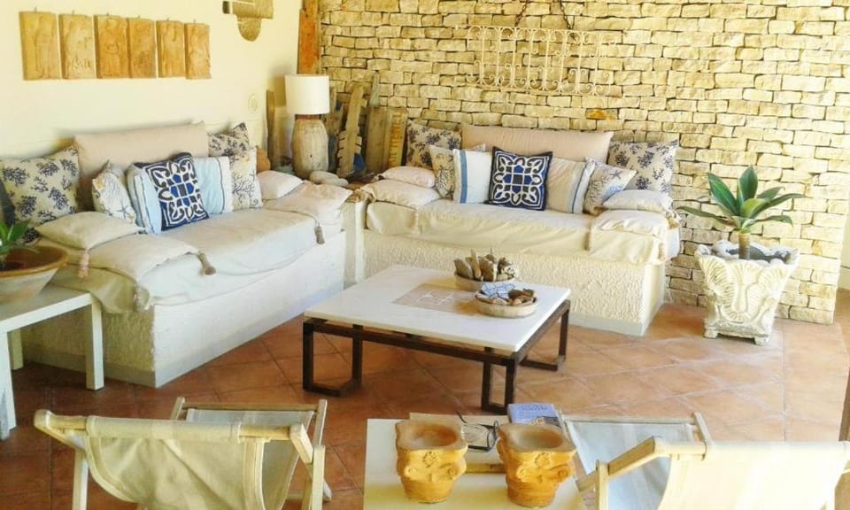 Patio, Living room