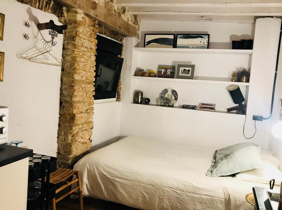 Bed, Photo of the whole room