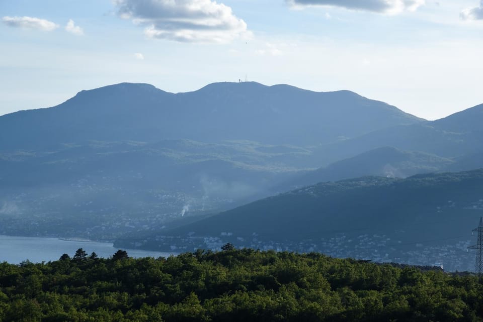 Mountain view, Sea view