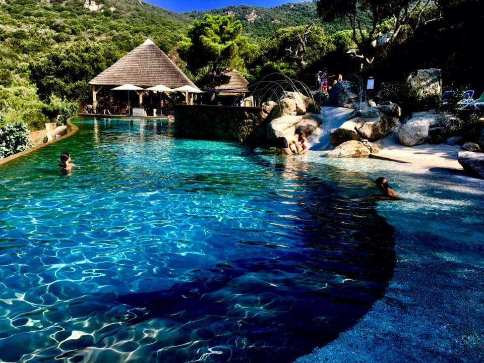 Restaurant/places to eat, Swimming pool