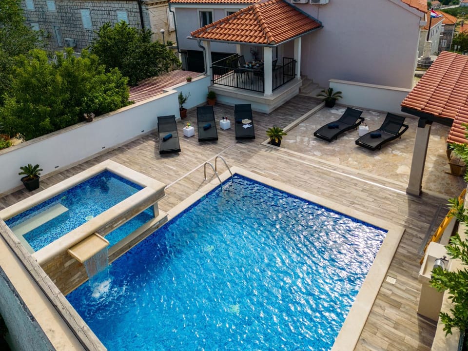 Patio, Pool view, Swimming pool, sunbed
