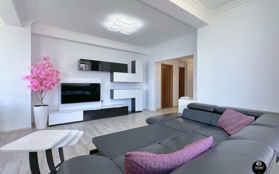 Communal lounge/ TV room, Living room, Seating area, Dining area