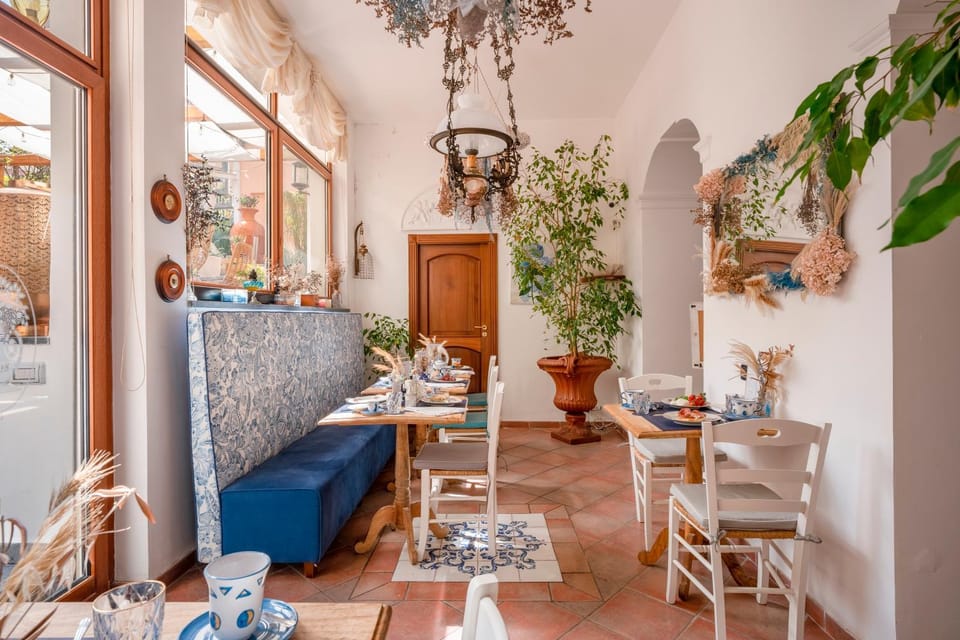 Dining area, Internal: Not applicable to any particular room
