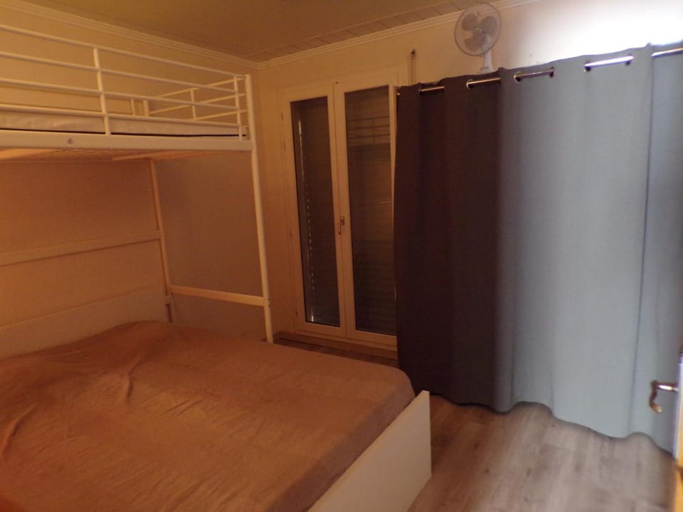 Bed, Garden view, Sea view, bunk bed