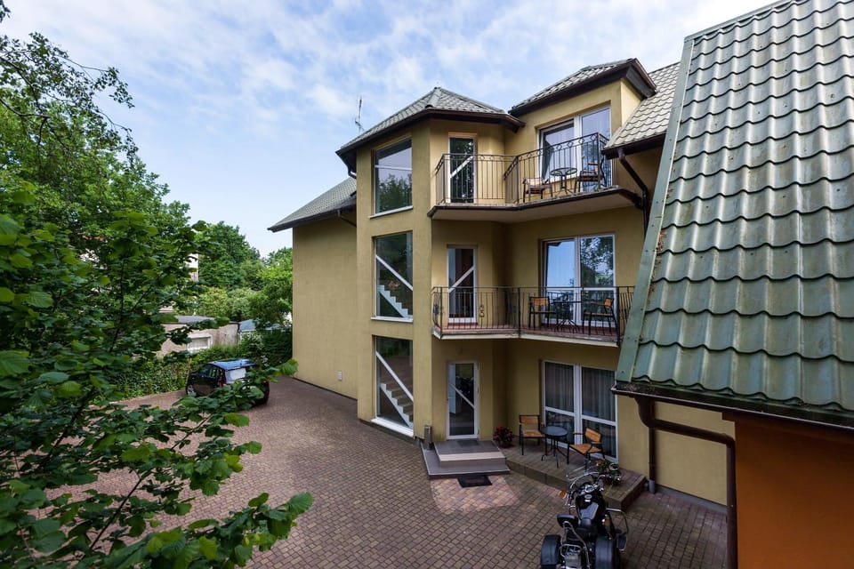 Bird's eye view, Floor plan