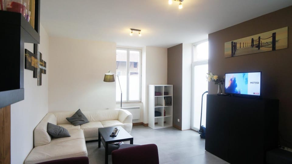 Library, Living room, Seating area