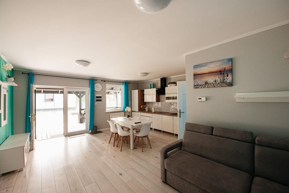 Kitchen or kitchenette, Living room, Seating area, Dining area