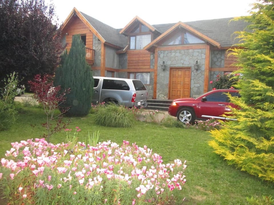 Property building, Patio, Facade/entrance, Spring, Off site, Day, Neighbourhood, Natural landscape, Garden, Garden, View (from property/room), Balcony/Terrace, Balcony/Terrace, On site, Garden view, Garden view, Mountain view, Street view, Inner courtyard view