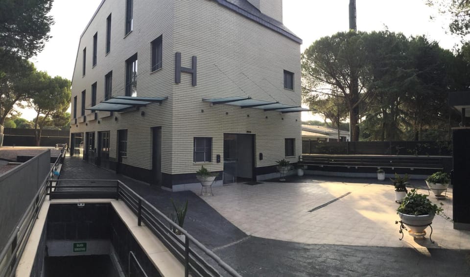 Facade/entrance