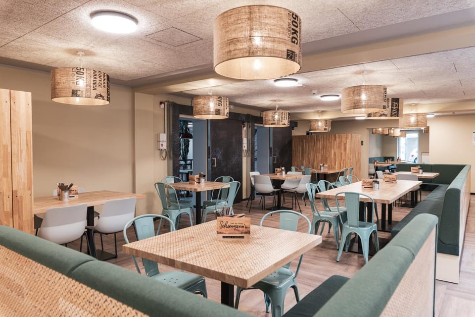 Restaurant/places to eat, Banquet/Function facilities