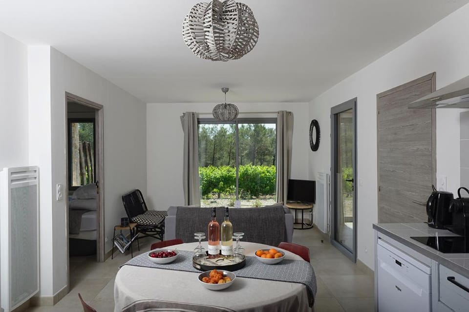 Kitchen or kitchenette, Living room, Dining area