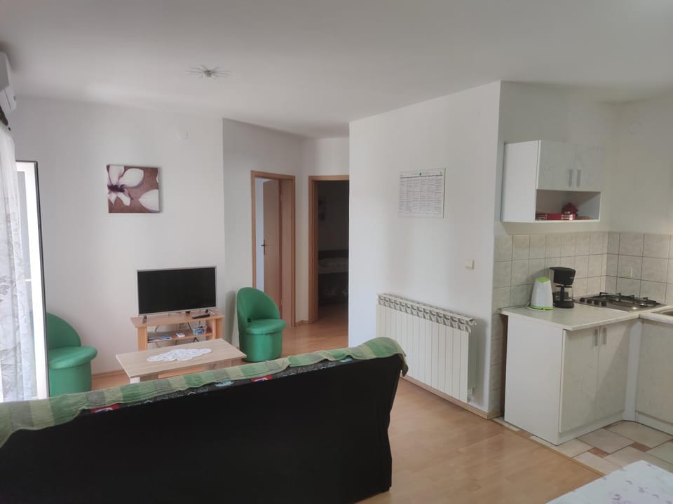 TV and multimedia, Living room, Photo of the whole room, kitchen
