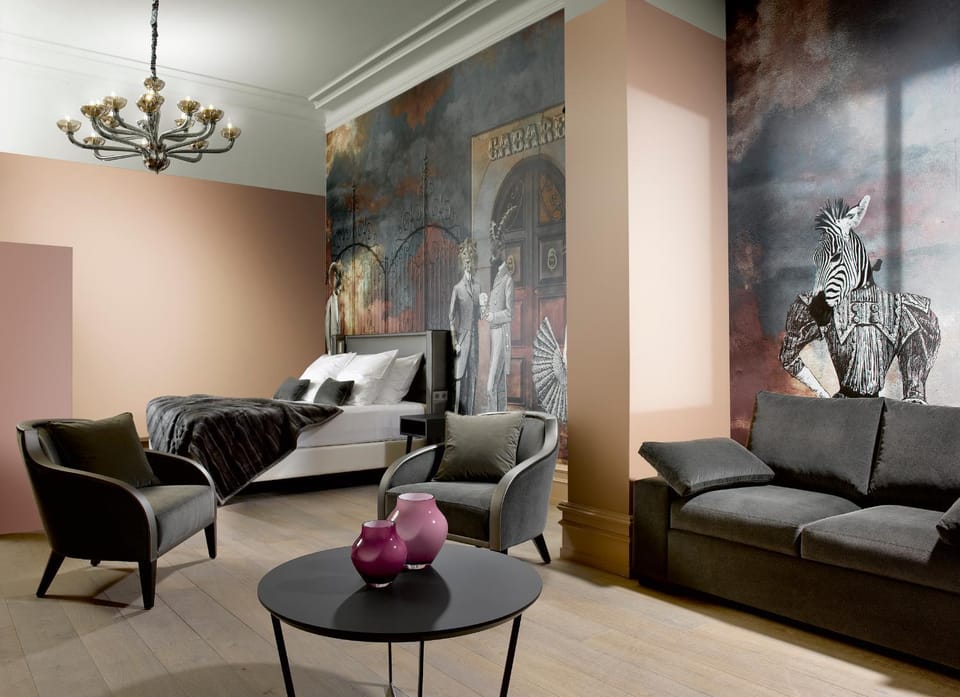 Photo of the whole room, Seating area